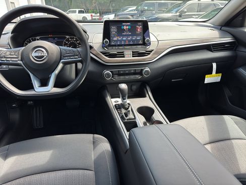 New 2025 Nissan Altima 2.5 SV image 18