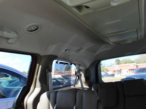 Used 2013 Chrysler Town & Country Touring image 36