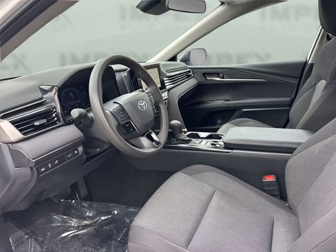Used 2025 Toyota Camry LE image 9