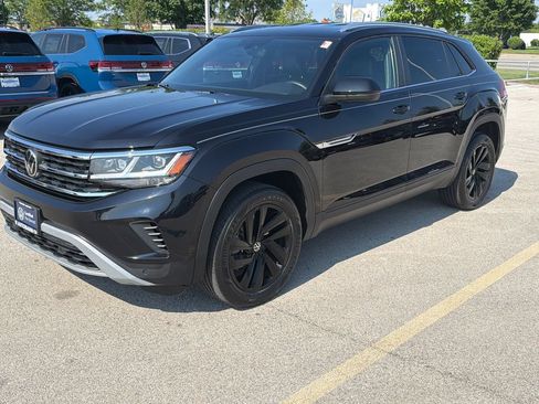 Certified 2023 Volkswagen Atlas Cross Sport SE w/ Black Wheel Package AWD/4WD image 3