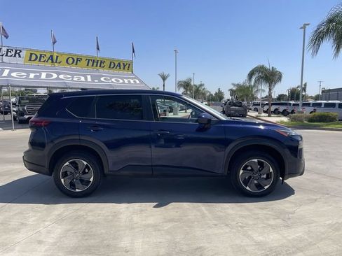 Used 2025 Nissan Rogue SV FWD image 9