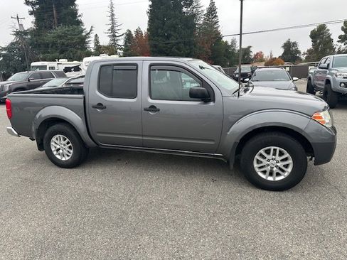 Used 2019 Nissan Frontier SV image 14