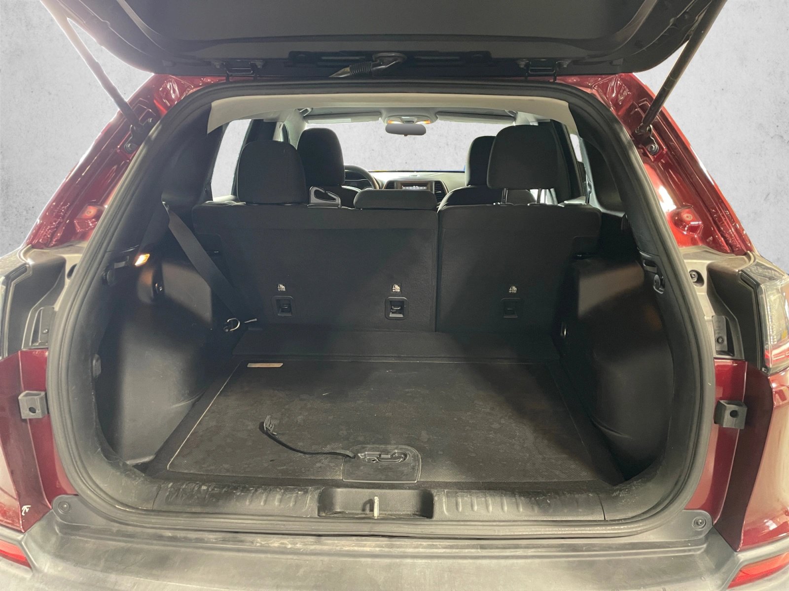 Used 2019 Jeep Cherokee Latitude w/ Popular Appearance Group FWD image 23