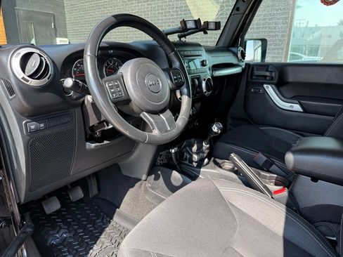 Used 2016 Jeep Wrangler Rubicon w/ Power Convenience Group AWD/4WD image 30