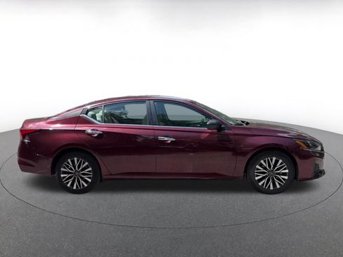 Used 2025 Nissan Altima 2.5 SV FWD image 16