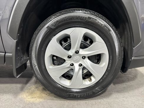 Used 2022 Toyota RAV4 LE image 31