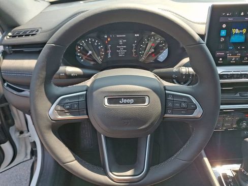 Used 2025 Jeep Compass Limited w/ Sun & Sound Group AWD/4WD image 19