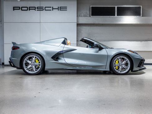 Used 2023 Chevrolet Corvette Stingray Preferred Conv w/ Z51 Performance Package RWD image 9