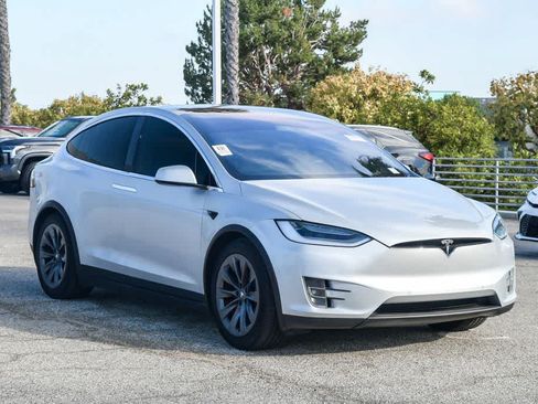 Used 2018 Tesla Model X 75D AWD/4WD image 3