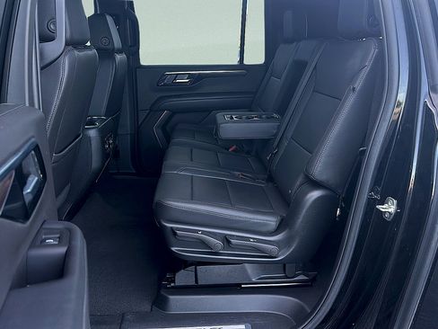 Used 2025 Chevrolet Suburban LT AWD/4WD image 27