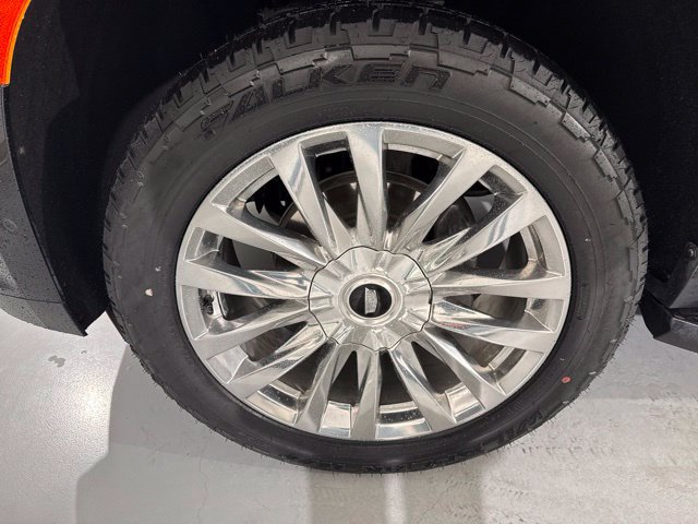 Used 2024 Cadillac Escalade Premium Luxury AWD/4WD image 4