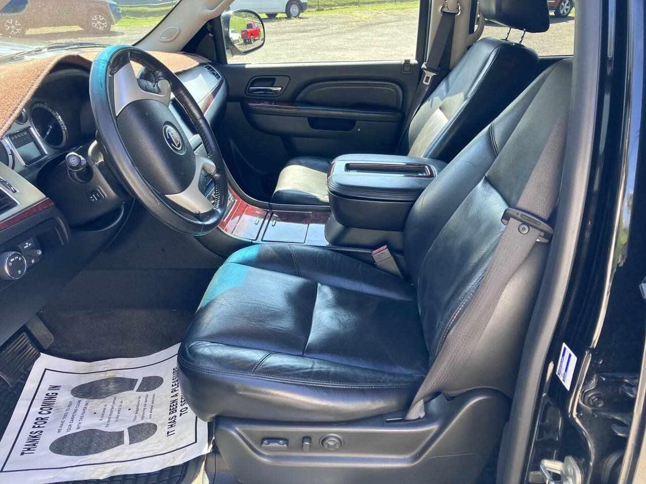 Used 2010 Cadillac Escalade ESV Premium RWD image 7