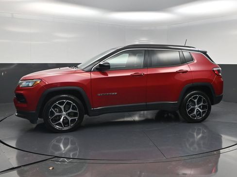 Used 2024 Jeep Compass Limited AWD/4WD image 3