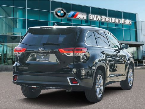 Used 2017 Toyota Highlander Limited image 4