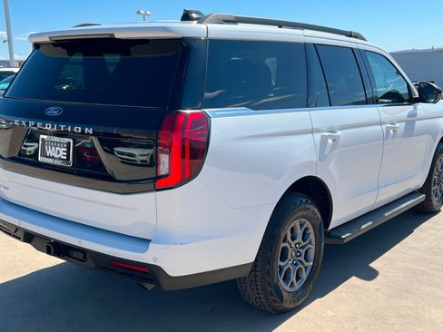 Used 2025 Ford Expedition Active AWD/4WD image 6
