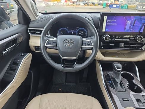 Used 2024 Toyota Highlander Limited image 20