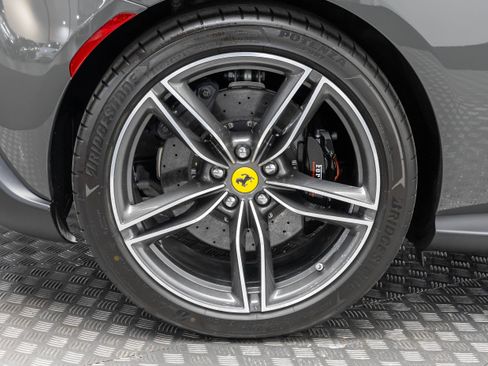 Certified 2025 Ferrari Roma Spider RWD image 49