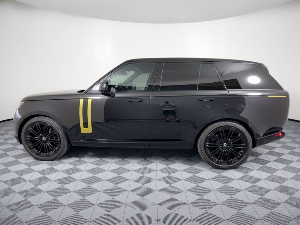 Used 2024 Land Rover Range Rover SE AWD/4WD image 2