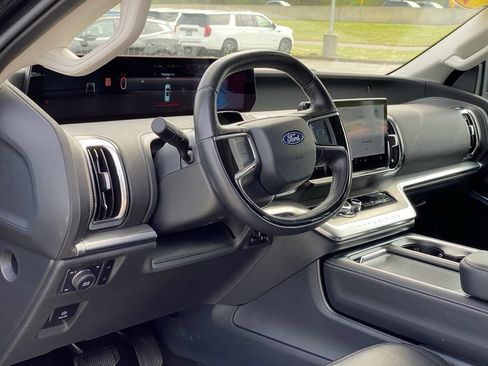 Used 2025 Ford Expedition Max Platinum AWD/4WD image 10