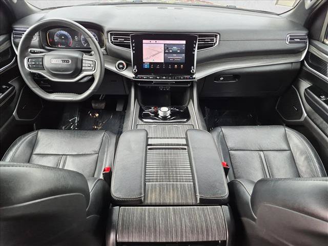 Used 2024 Jeep Wagoneer L Series II w/ Flexible Seating Group AWD/4WD image 18