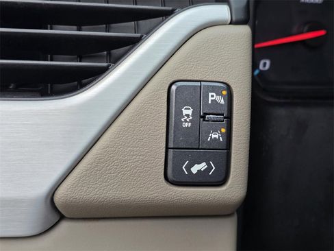 Used 2019 GMC Yukon XL SLT w/ Open Road Package image 29