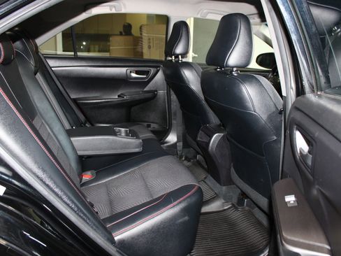 Used 2017 Toyota Camry SE image 20