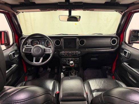 Used 2019 Jeep Wrangler Unlimited Sahara w/ Dual Top Group AWD/4WD image 21