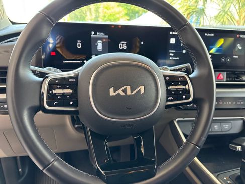 Used 2026 Kia Carnival FWD image 30