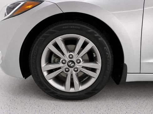 Used 2017 Hyundai Elantra SE FWD image 25