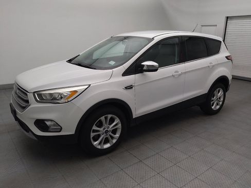 Used 2017 Ford Escape SE FWD image 2