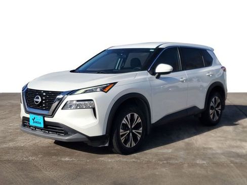 Used 2023 Nissan Rogue SV image 2