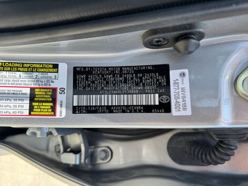 Used 2020 Toyota Camry LE image 9