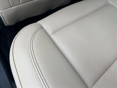 Certified 2025 Buick Envision Preferred AWD/4WD image 18
