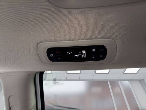 Used 2024 Chrysler Pacifica Touring-L FWD image 15