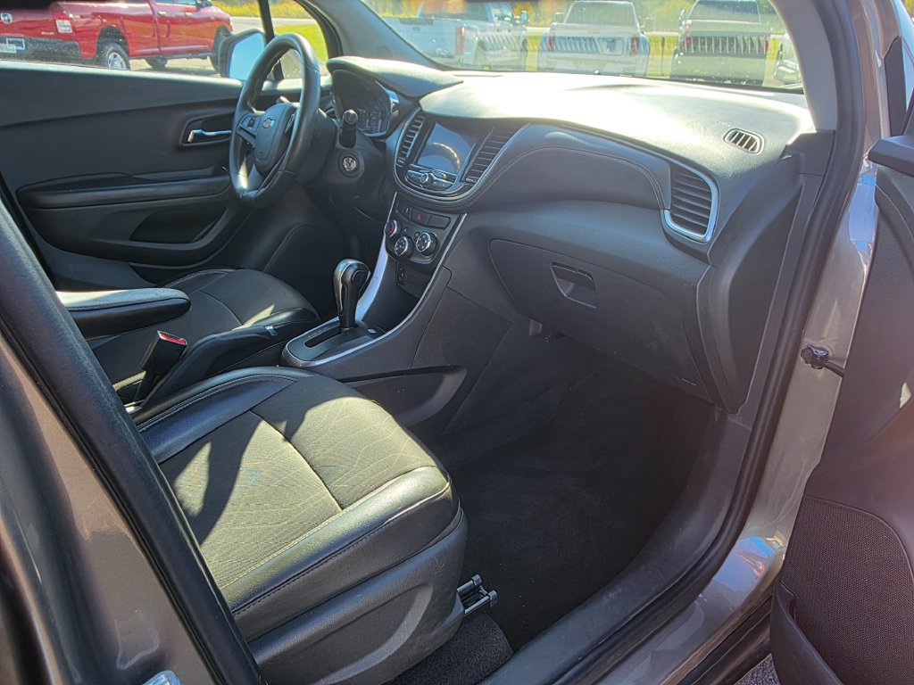 Used 2021 Chevrolet Trax LT AWD/4WD image 22