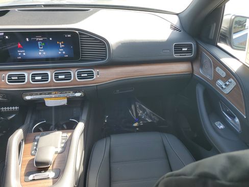 New 2026 Mercedes-Benz GLS 580 4MATIC image 17