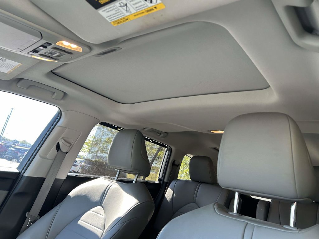 Used 2020 Toyota Highlander XLE AWD/4WD image 12