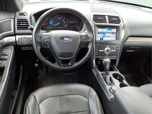 Used 2019 Ford Explorer Limited w/ Ford Safe & Smart Package AWD/4WD image 14