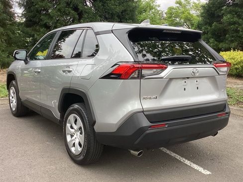 Used 2023 Toyota RAV4 LE FWD image 9