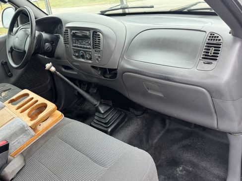 Used 2004 Ford F150 XL RWD image 9