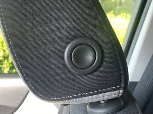 Used 2020 Chevrolet Equinox LS w/ LPO, Floor Liner Package FWD image 18