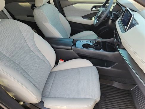 Used 2023 Nissan Rogue SV image 10