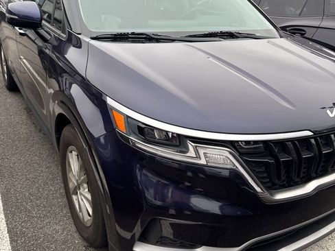 Used 2023 Kia Carnival LX image 6