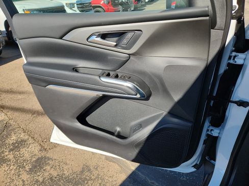 New 2026 Chevrolet Traverse LT image 13