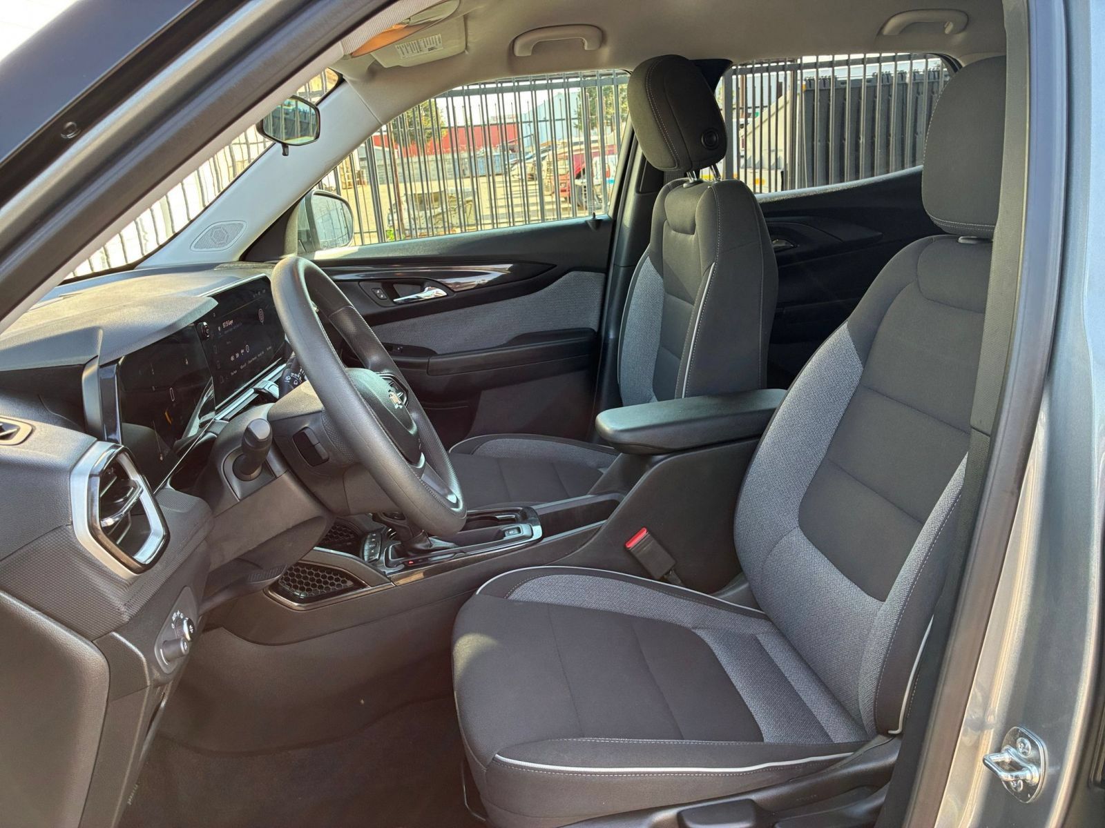 Used 2025 Chevrolet TrailBlazer LT FWD image 25