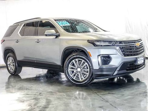 Certified 2023 Chevrolet Traverse LT FWD image 2