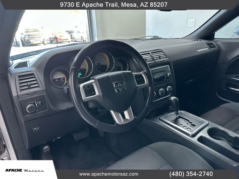 Used 2014 Dodge Challenger SXT image 16