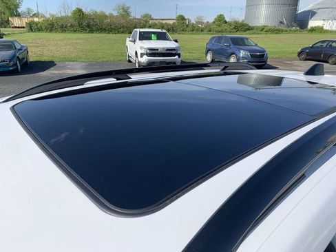 Certified 2023 Chevrolet Equinox RS w/ RS Leather Package AWD/4WD image 18
