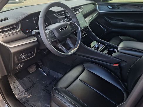 Used 2024 Jeep Grand Cherokee Limited w/ Black Appearance Package image 10