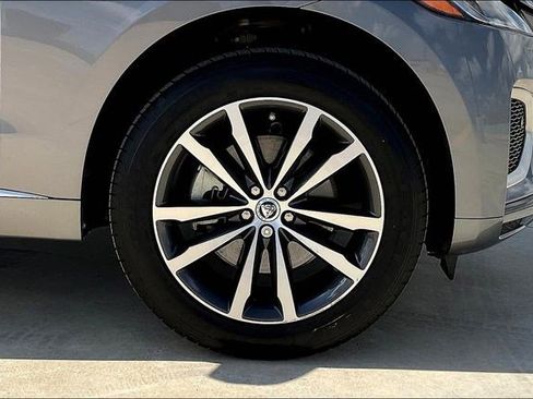 Used 2025 Jaguar F-PACE R-Dynamic S image 9